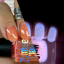 Load image into Gallery viewer, Zombie Claw - Keep Glowing (RTS)